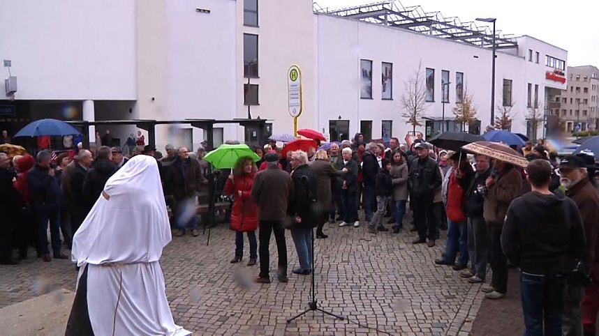 Luther-Denkmal vor der Blasii-Kirche eingeweiht