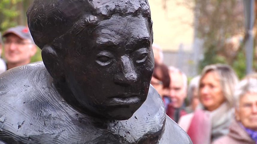 Luther-Denkmal vor der Blasii-Kirche eingeweiht