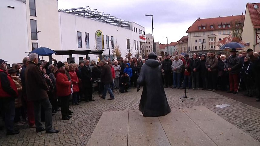 Luther-Denkmal vor der Blasii-Kirche eingeweiht