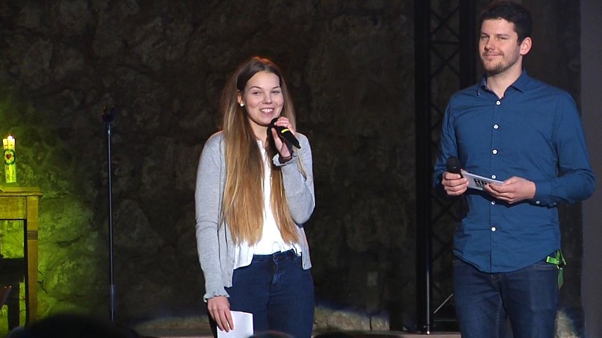 Junge Christen &uuml;bernehmen in der Altendorfer Kirche