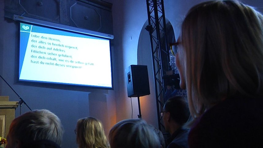 Junge Christen &uuml;bernehmen in der Altendorfer Kirche