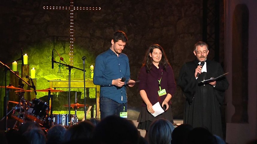 Junge Christen &uuml;bernehmen in der Altendorfer Kirche