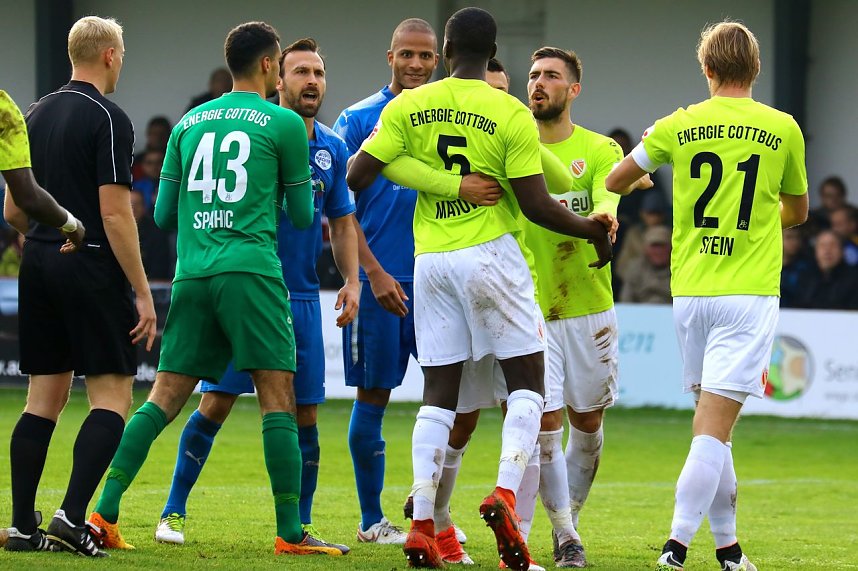 Unentschieden im Spitzenspiel