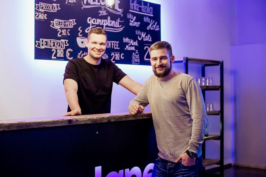 Gr&uuml;nder: Daniel Koppe und Kasimir Lerchner in der Lasertag-Arena