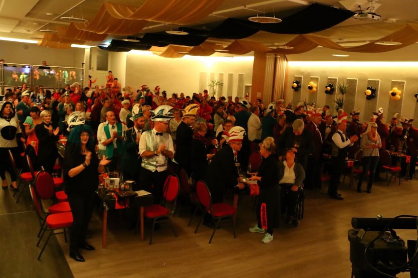 Ausgelassene Stimmung in der Festhalle