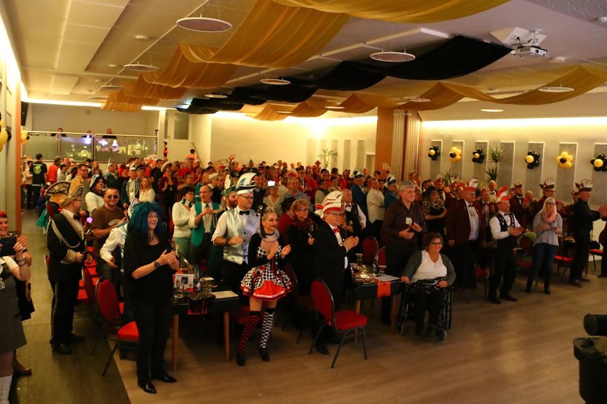 Ausgelassene Stimmung in der Festhalle