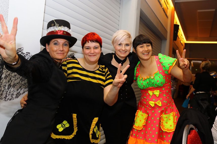 Ausgelassene Stimmung in der Festhalle