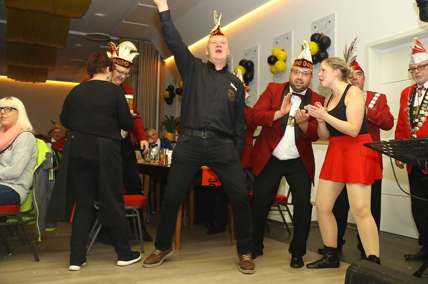 Ausgelassene Stimmung in der Festhalle