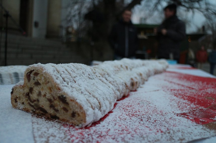 Weihnachtsmarkt und Eislaufbahn er&ouml;ffnet