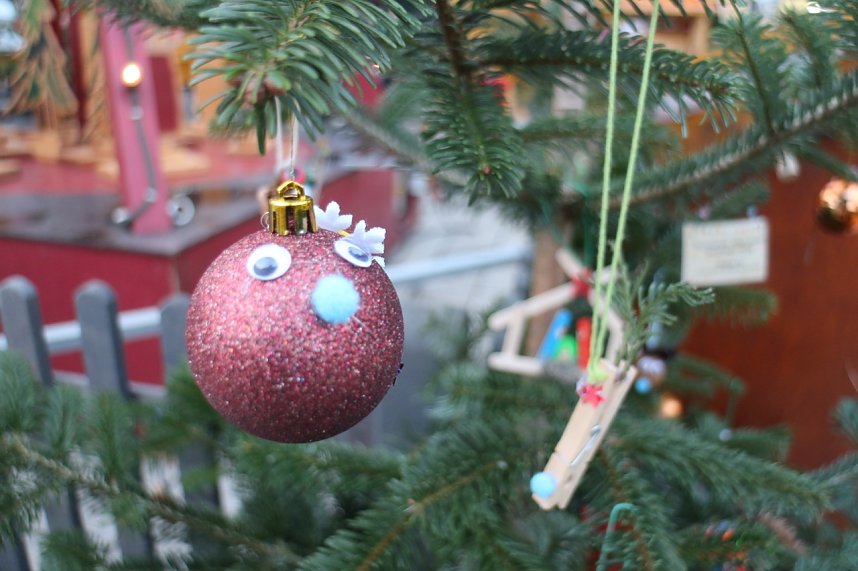 Weihnachtsmarkt und Eislaufbahn er&ouml;ffnet