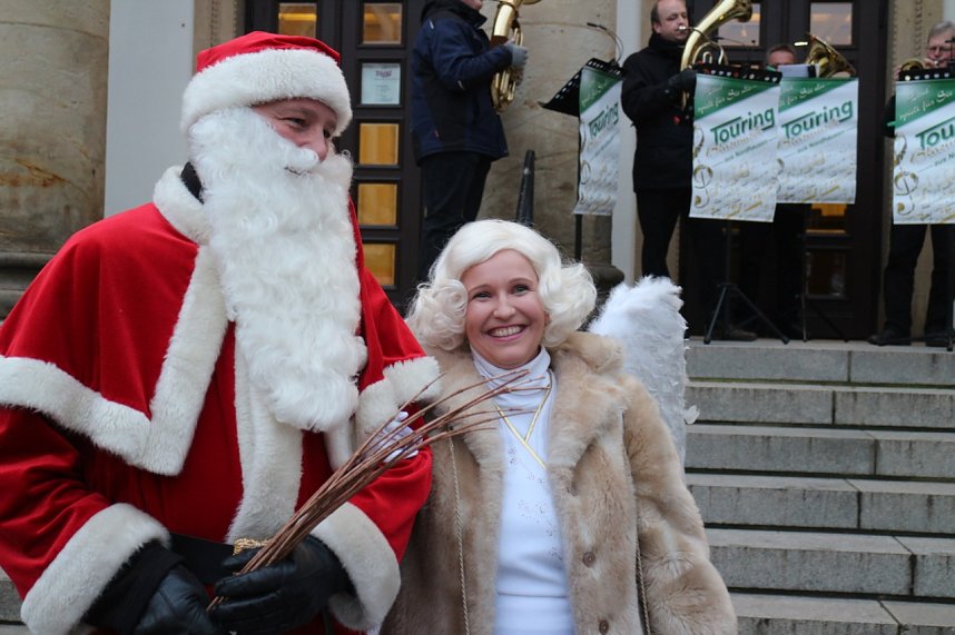 Weihnachtsmarkt und Eislaufbahn er&ouml;ffnet