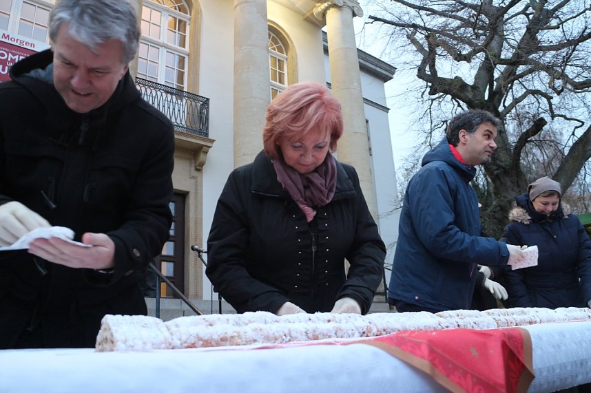 Weihnachtsmarkt und Eislaufbahn er&ouml;ffnet