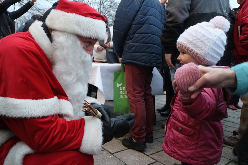 Weihnachtsmarkt und Eislaufbahn er&ouml;ffnet