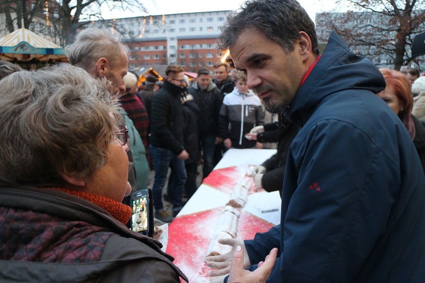 Weihnachtsmarkt und Eislaufbahn er&ouml;ffnet