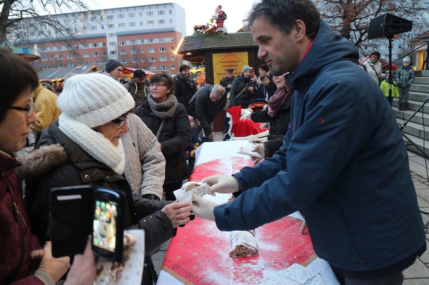 Weihnachtsmarkt und Eislaufbahn er&ouml;ffnet