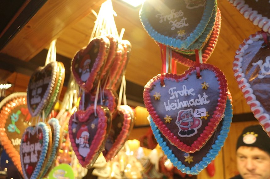 Weihnachtsmarkt und Eislaufbahn er&ouml;ffnet