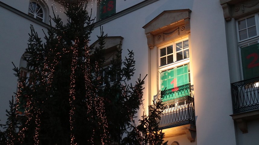 Weihnachtsmarkt und Eislaufbahn er&ouml;ffnet