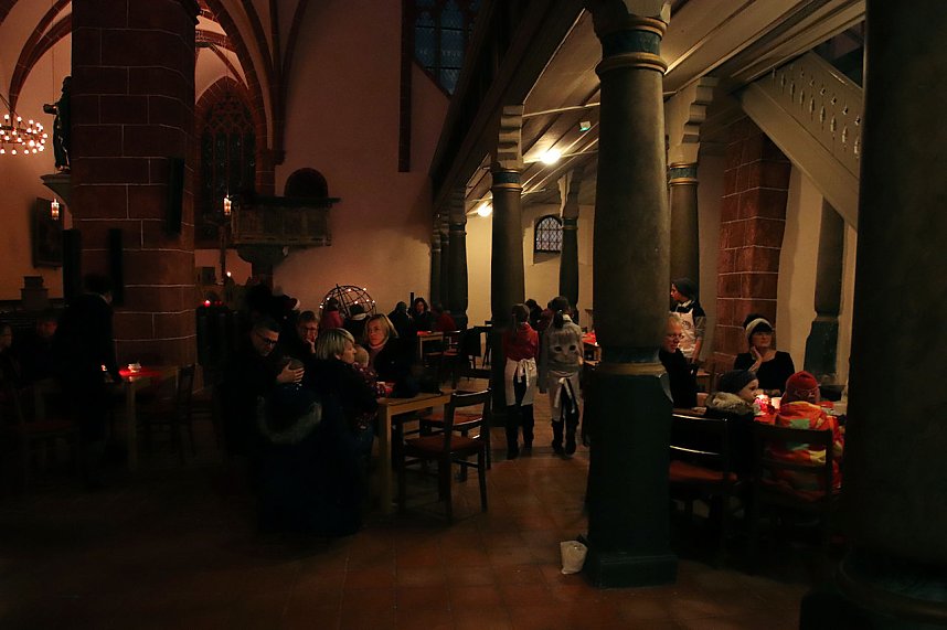 Am Theater und an der Kirche