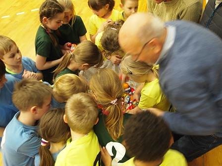 Nikolaus Spielfest der 1. Klassen