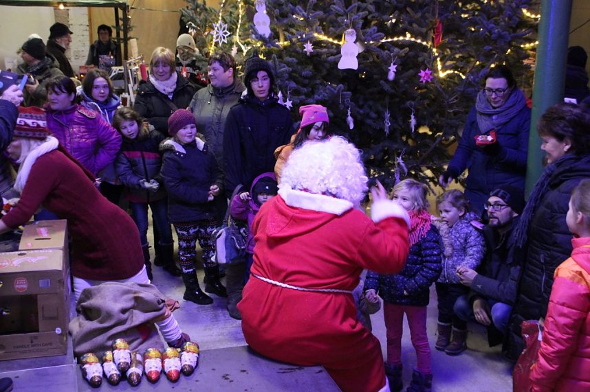 Weihnachtsmann kam mit Traktor