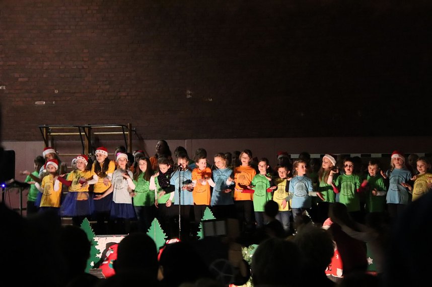 Sch&uuml;ler begeisterten Eltern und Angeh&ouml;rige