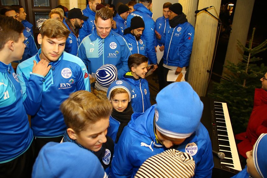 Wacker singt Weihnachtslieder