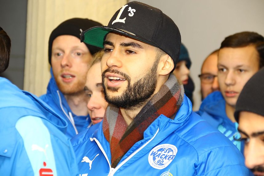 Wacker singt Weihnachtslieder