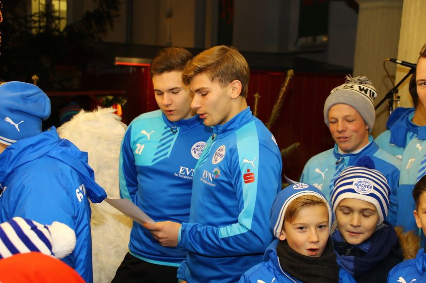 Wacker singt Weihnachtslieder