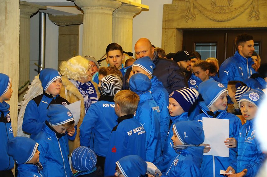 Wacker singt Weihnachtslieder