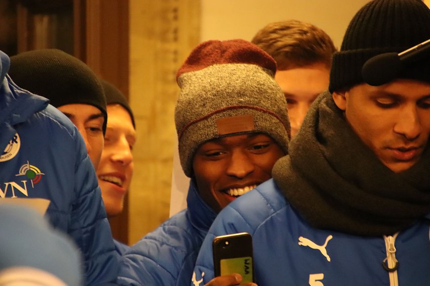 Wacker singt Weihnachtslieder