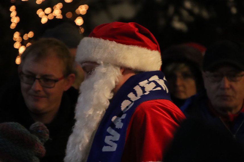 Wacker singt Weihnachtslieder