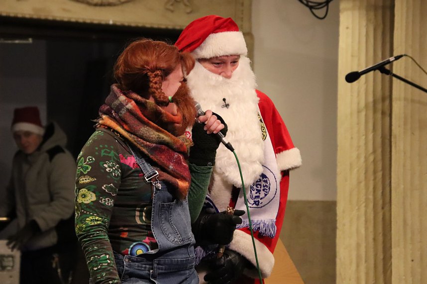 Wacker singt Weihnachtslieder