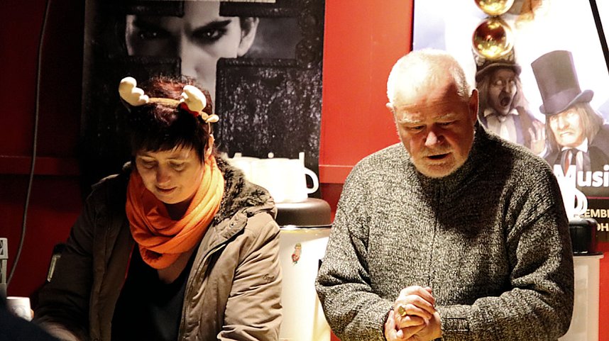 Wacker singt Weihnachtslieder