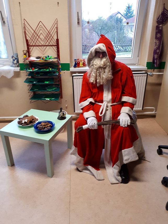 Besuch im Urbacher Spatzenh&auml;uschen