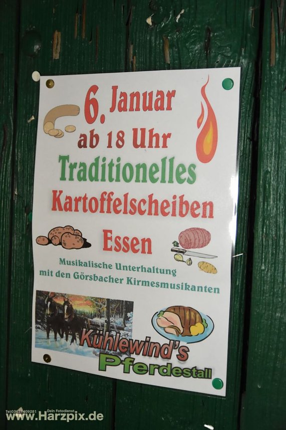 Kartoffelscheibenessen im Pferdestall