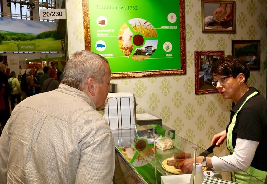 Erste Besucher in der Th&uuml;ringer Halle