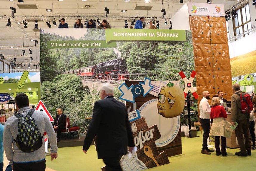Erste Besucher in der Th&uuml;ringer Halle