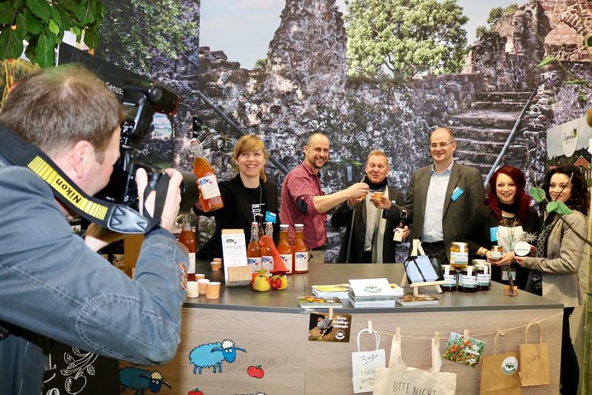 Erste Besucher in der Th&uuml;ringer Halle