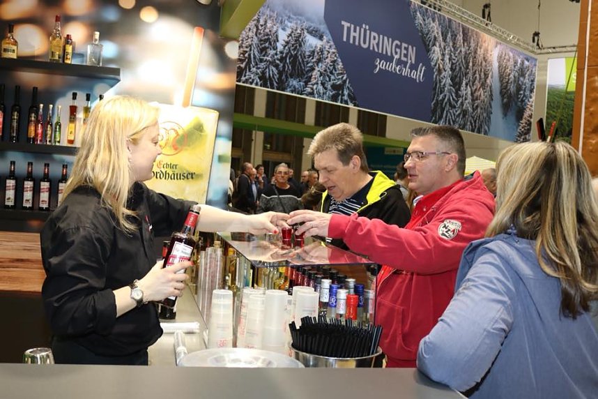 Erste Besucher in der Th&uuml;ringer Halle