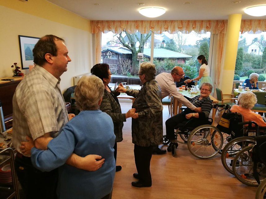 Tanztee im Seniorenzentrum Katharina von Bora