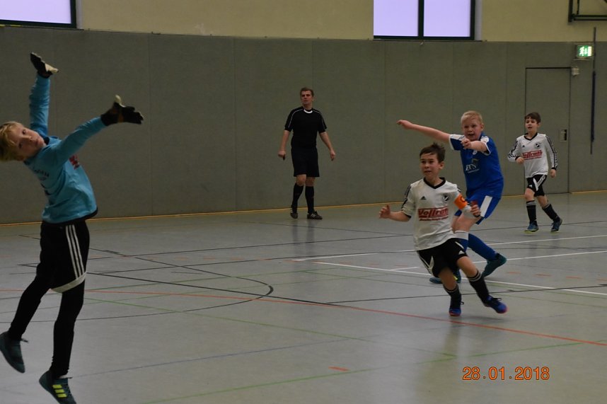 E1 Siegreich beim Hallencup