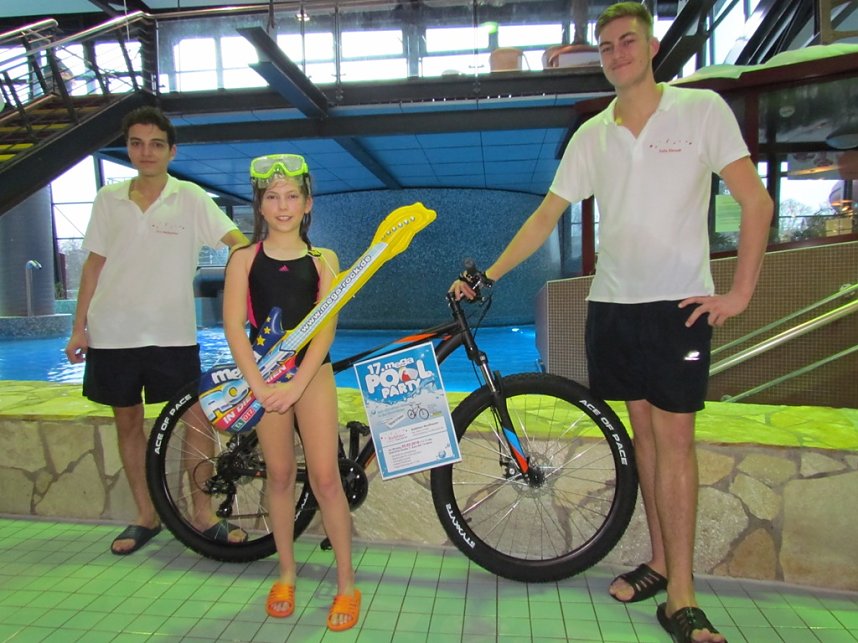 Ferienstart mit der Mega-Pool-Party