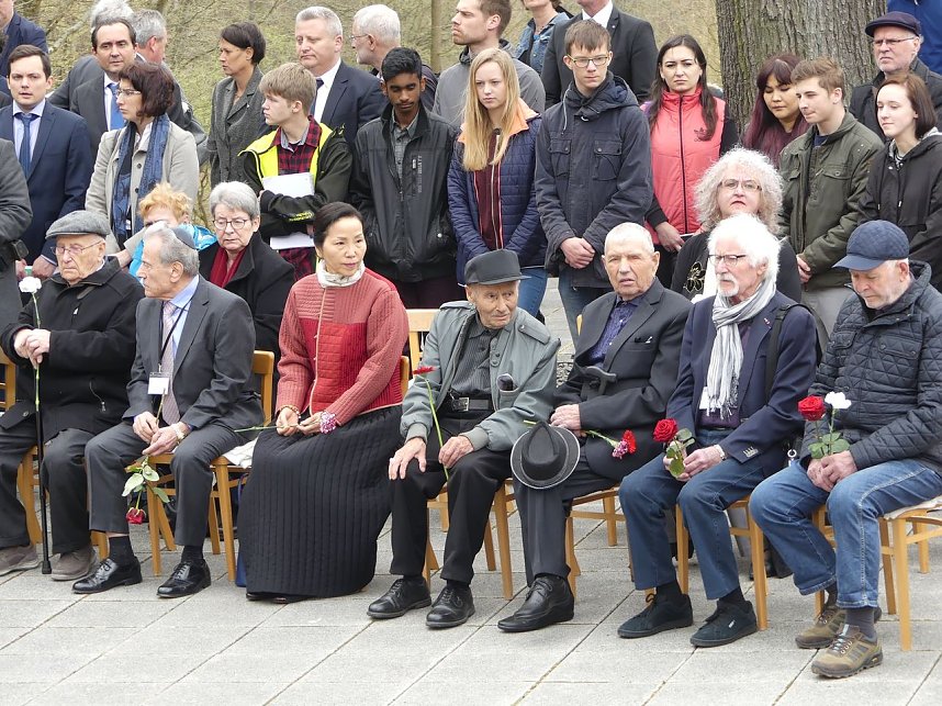 &Uuml;berlebende des KZ Mittelbau-Dora bei der Gedenkveranstaltung zum 73. Jahrestag der Befreiung des KZ Mittelbau-Dora, KZ-Gedenkst&auml;tte Mittelbau-Dora, Gedenkplatz vor dem ehemaligen Krematorium, 11. April 2018.