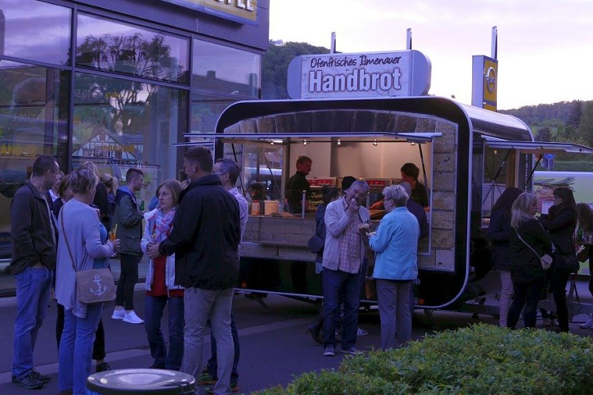 Afterwork-Party im Opel-Autohaus