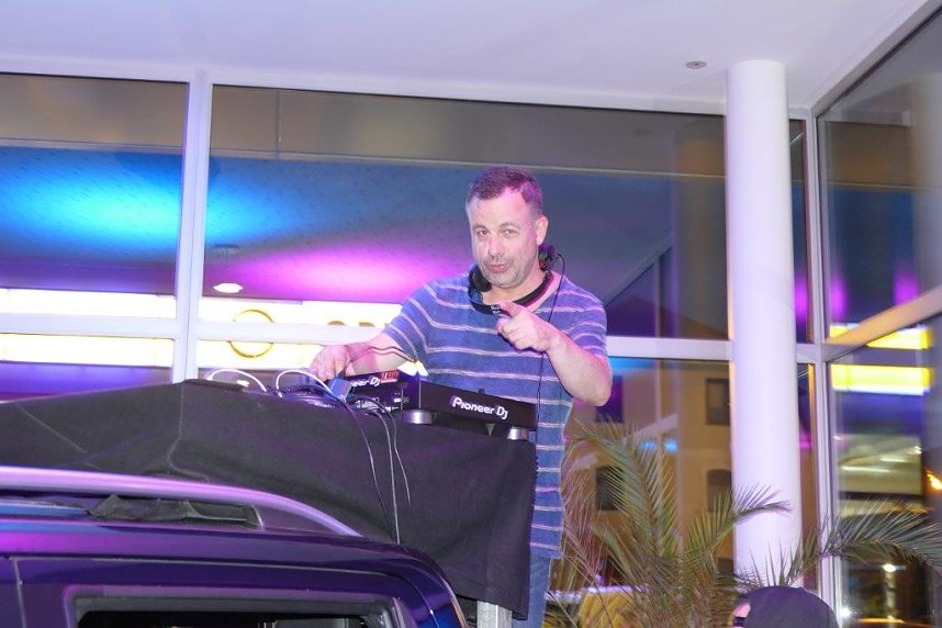 Afterwork-Party im Opel-Autohaus