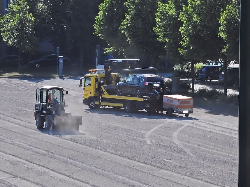 Aufr&auml;umen auf dem August-Bebel-Platz