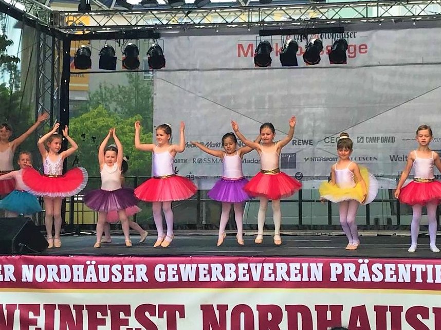 Viele Auftritte f&uuml;r Radevas Tanzeleven