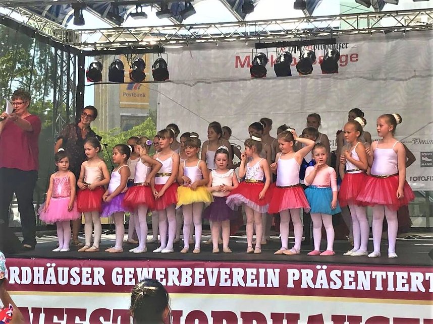 Viele Auftritte f&uuml;r Radevas Tanzeleven