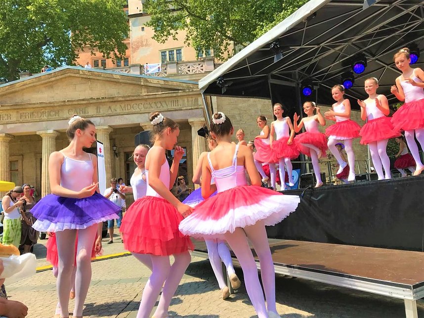 Viele Auftritte f&uuml;r Radevas Tanzeleven