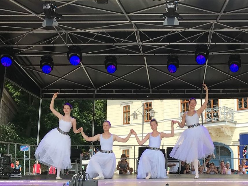 Viele Auftritte f&uuml;r Radevas Tanzeleven